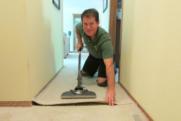 Professional Carpet Stretching in Portland, Hillsoro, Beaverton, West Linn, Tigard, Lake Oswego, and Tualatin Oregon
